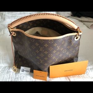 GUC LIKE NEW Louis Vuitton Artsy Bag